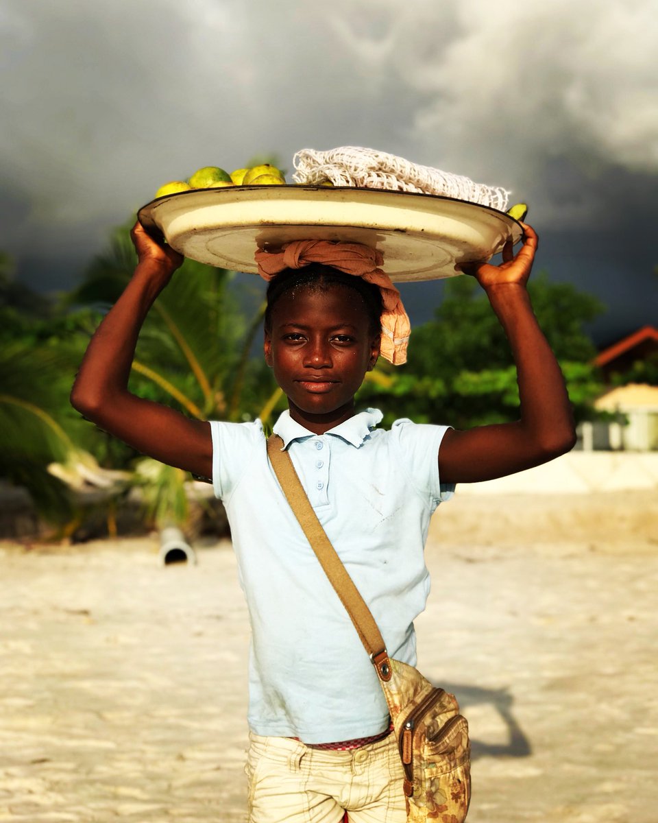AkabaDzifa's tweet photo. Tokeh Beach, Salone https://t.co/cXsk8WxvdE