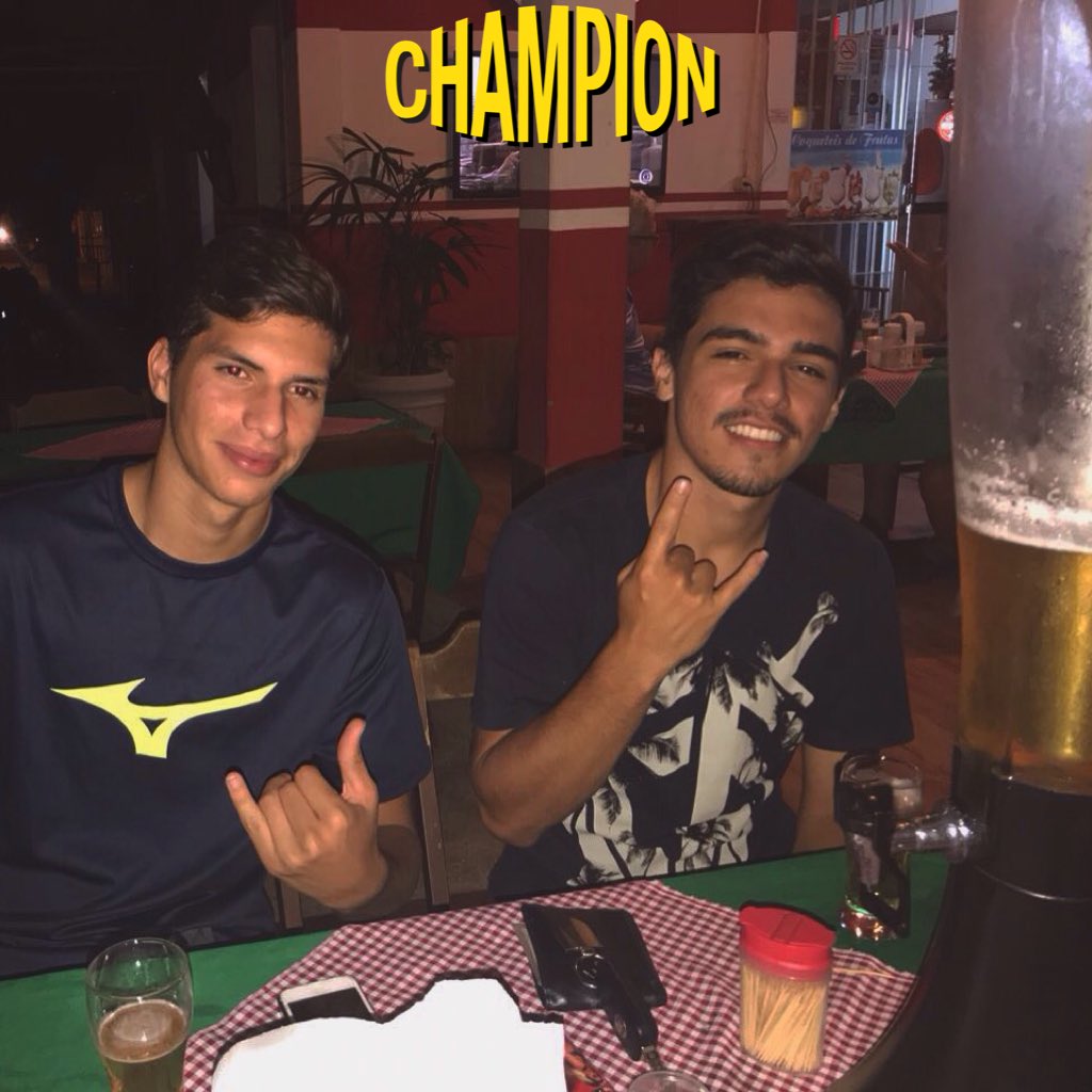 rafhaelfelipee's tweet photo. Começando a semana com pé direito 🍻 https://t.co/RTKcCR0Z6V