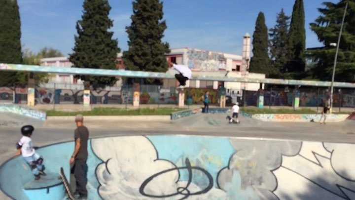 kahunashop's tweet photo. Transfer.....”eh la madonna “ 🤪🤩#skate #skateboard #skateboarding #skateaboardingisfun #instask8 #kahunashop #romeskateboarding #video #skateboarder @iaric_bugs #cinecitta #skatepark #skatelife #roma https://t.co/rkLfzHsNuZ https://t.co/yoynhqHv0q
