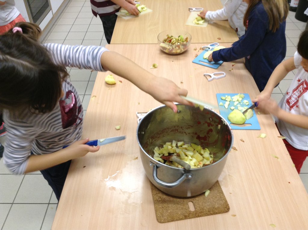 MrsDuublu's tweet photo. We cranberry apple sauce this morning to share #mrsduublusk2 #islk2 https://t.co/c9UwIdReRi