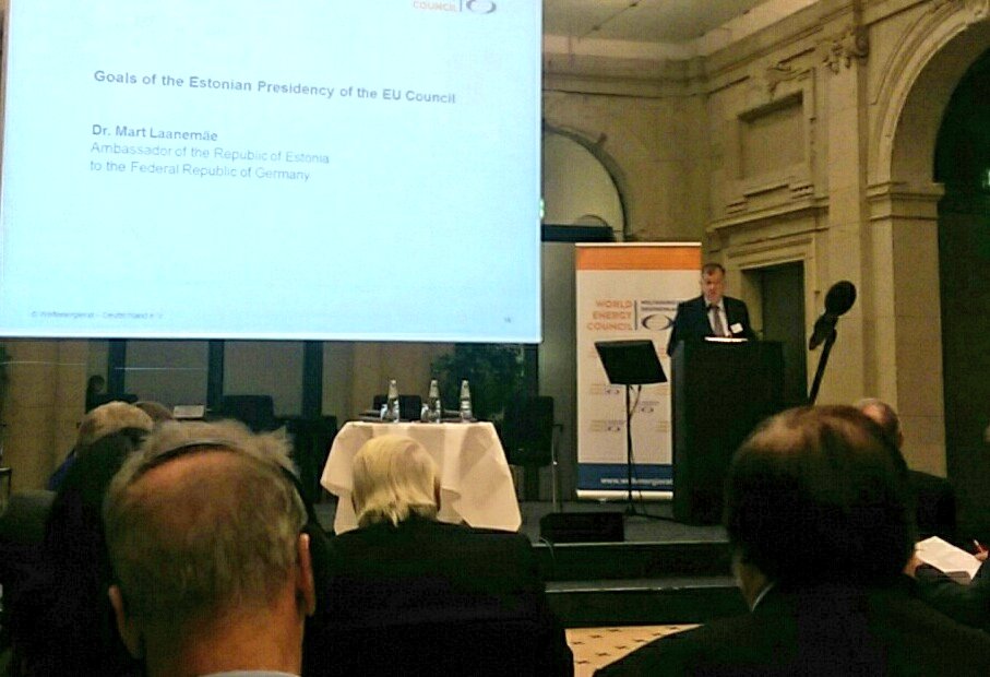 GiovanniGufo's tweet photo. Smart meters, apps, instantaneous monitoring - great account of how #digitalisation in #Energiewende can work by @MartLaanemae @BotschaftEstBer at @WEC_Deutschland #WorldEnergyDay2017 https://t.co/lCHuvxhf9v