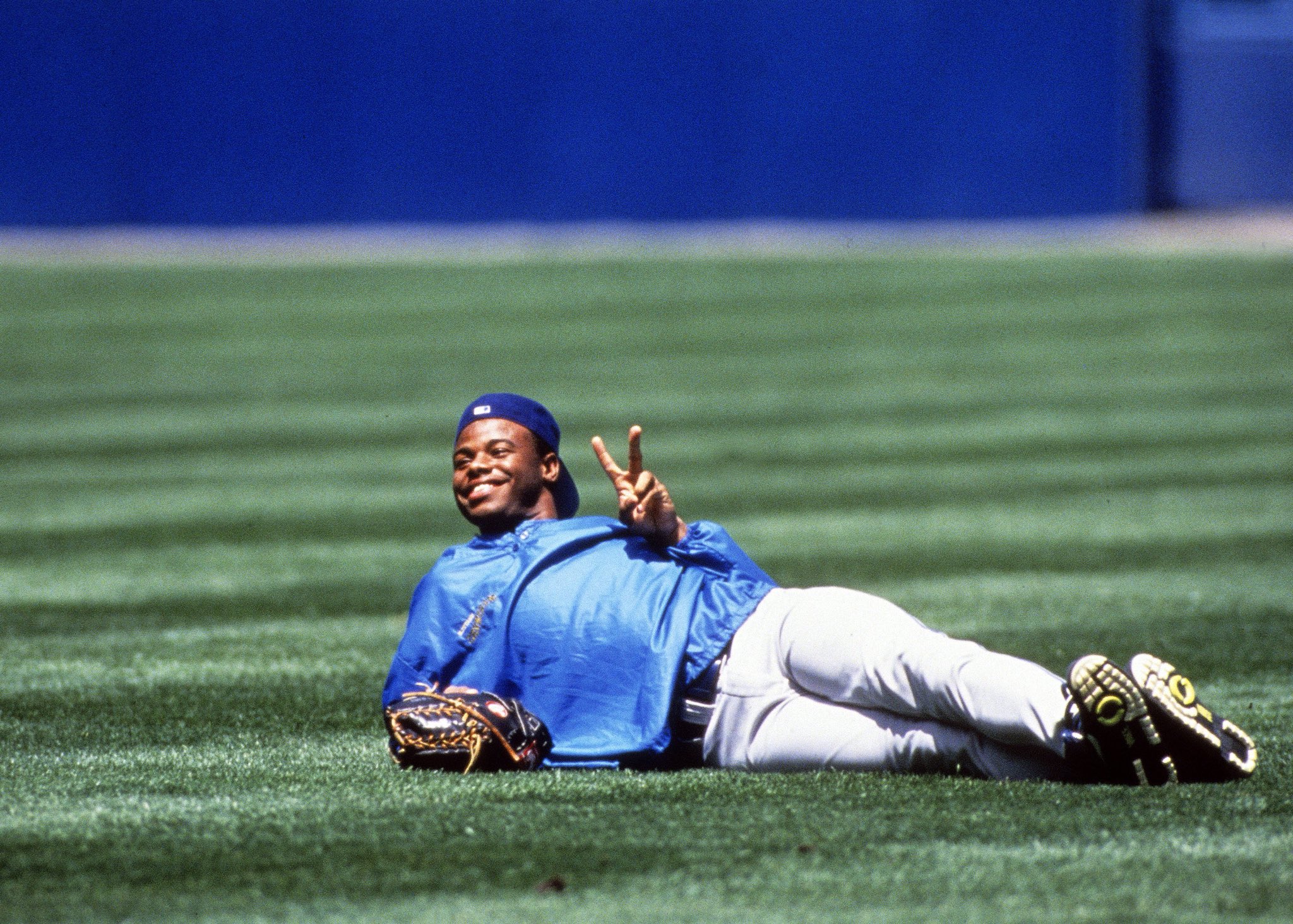 A very Happy 48th Birthday to former centerfielder/current Hall of Famer, Ken Griffey, Jr!  