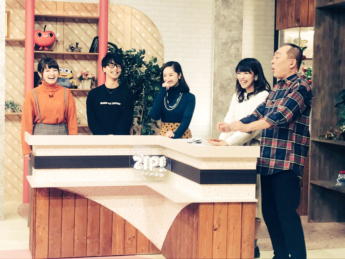 so__________ta's tweet photo. とりあえず1つの目標を達成して、ひと段落。
応援してくれる皆さんも勿論だけどね、
青森には家族みたいに愛情をくれる人達が沢山いて、ステージから顔が見えただけで胸がいっぱいになりました。
当然の如く朝まで飲み明かし、国王は写真に収めず、また小野さんの漢気に感服したのでした。
#szero https://t.co/6ZNMEvsQCb