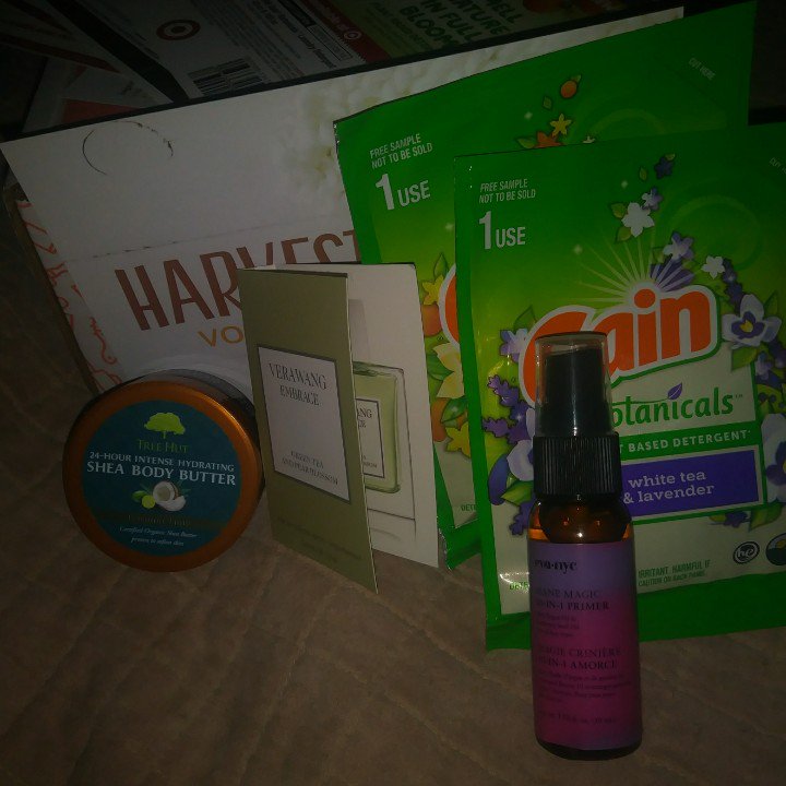BeautyGuru90's tweet photo. yay finally got my goodies...compliments of #Influenster #HarvestVoxBox #Contest https://t.co/E3tKJMuYsV