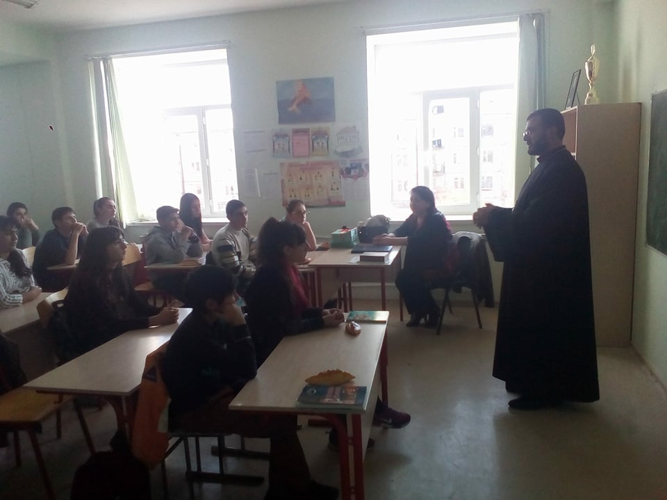 differentequal1's tweet photo. In scope of Channels of Hope Module Father Hakob meets with #community #members and #school #students of the #Gyumri. He talks about importance of equitable relations in #family. How it is essential to respect #women, #girls, #sisters and #mothers. @WVArmenia #differentandequal https://t.co/228dHfbVwQ
