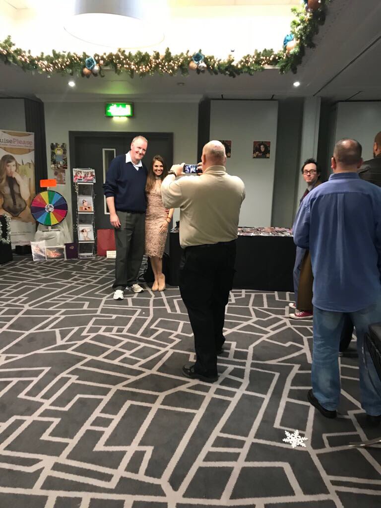 uk_show's tweet photo. @monicaharris @TallMartinH @b1grob1973 @hazlie_rory @Timothyknight68 @BIGLEVILOVER @KingOvTheSwing @uk_show @HollyMcguirexx #TheGlamourShow #MeetModels #PhotosWithFans #FreeShow #GlamourGrotto https://t.co/ciTXSeAA0s