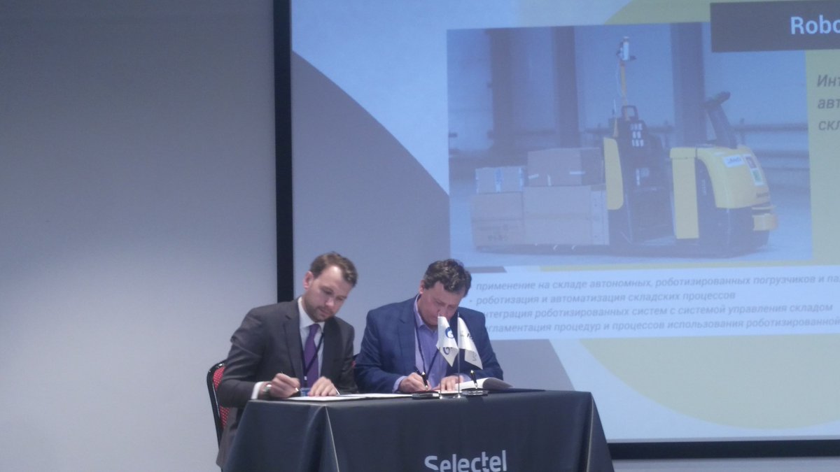 robocv_official's tweet photo. 17 ноября RoboCV и "Газпром Нефть" обсудили планы сотрудничества и подписали договор о намерениях в ходе Экспертного Совета "Газпром Нефть" в Санкт-Петербурге. Будет очень интересно! https://t.co/tsNJlR5c2k