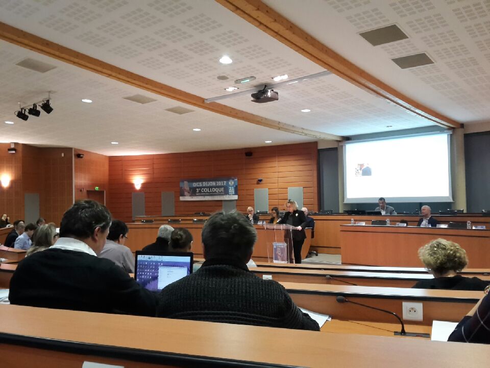VitagoraGNS's tweet photo. On parle objets connectés et santé au colloque #OCS2017 #usages #data #smartcity et hôpital intelligent https://t.co/7gyQsENfiL