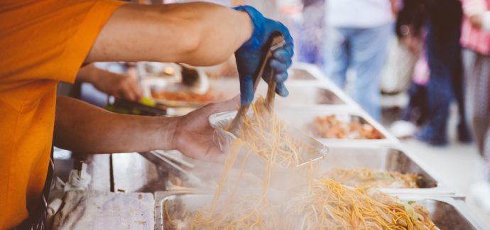 paperprojectit's tweet image. Lo #streetfood in giro per il mondo è passato da essere un ripiego al classico ristorante, a una vera e propria arte, che appassiona anche gli chef stellati.
tempolibero.paperproject.it/street-food-mo… di @scusateiovado