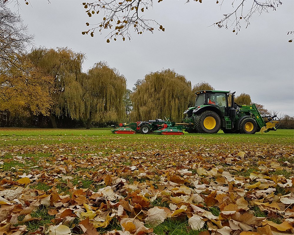 A heavy fall of autumn leaves on a sports pitch is not ideal for mowing, but the RMX-500 demos carry on! Still leaving a superb cut in the wet! #commercialmowers #groundcare #rollermower #teamwessex