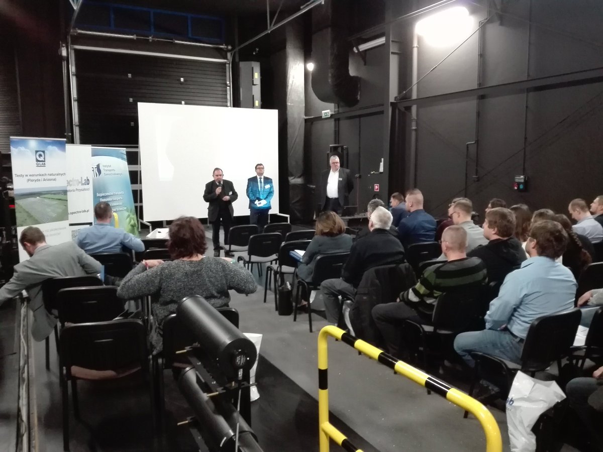 ITS_waw_pl's tweet photo. Rozpoczynamy #seminarium poświęcone zagadnieniom związanym z wpływem warunków atmosferycznych na starzenie się materiałów #Spectrolab #Badania materiałów #Research #Weathering @QLabWeathering https://t.co/PWSLNCMJVv