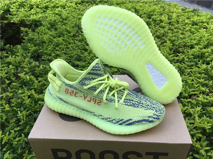 won94012988's tweet photo. (BLACK FRIDAY SALE) Adidas Yeezy Boost 350 V2 "Semi Frozen Yellow" (B37572): $349.95 (https://t.co/hiIsr3OizJ) https://t.co/gK5ZUW1lFL
