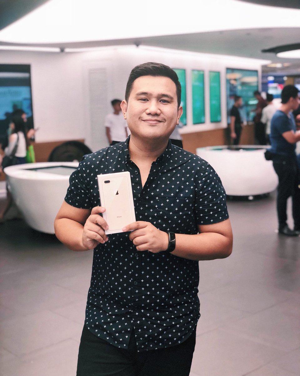 jexxhinggo's tweet photo. Get the iPhone 8 for a one time cash out of P2,499/month & P2,699/month for iPhone 8 Plus in @LiveSmart. W/ 9GB Data + 1 FREE app monthly, Unli all net texts, 60 mins all net calls, & 1 mo FREE Gadget Shield.
#SmartiPhone8 #JexxHinggo
📷 Shot w/ the iPhone X by Miel Laquindanum https://t.co/Ww6p3ehvao