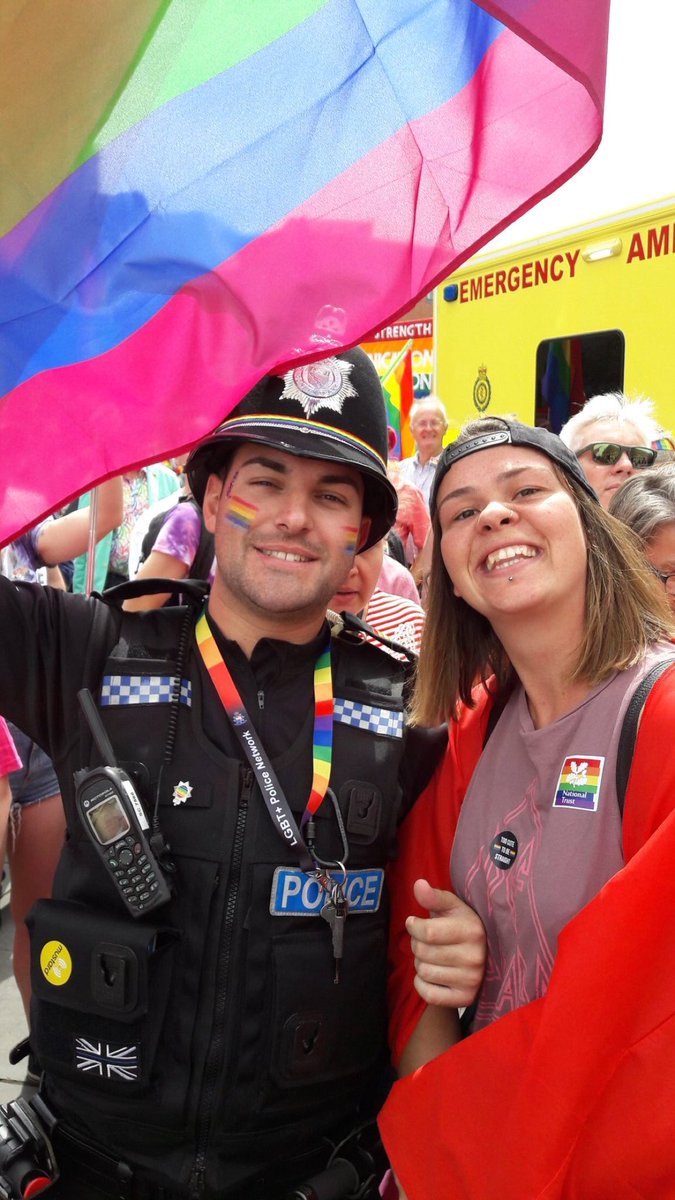 NorfolkSpecials's tweet photo. Today is #WorldHelloDay if you see one of our officers why not say #HelloOfficer and have a #selfieswithcops at the same time? #7947 https://t.co/86CtuRodbf