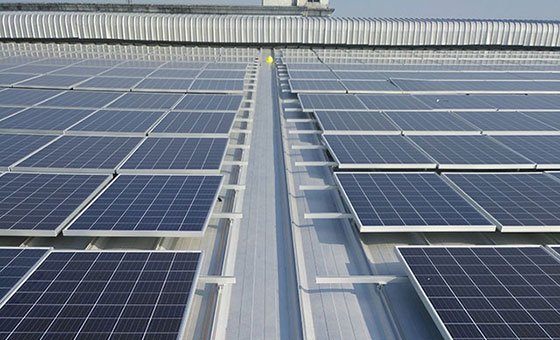powerwayen's tweet photo. 保威又一个彩钢瓦屋顶项目开工建设，近日，保威新能源又承接一个彩钢瓦屋顶项目，该项目于今年11月份开工建设。
项目建设地点位于佛山市三水工业园区，该彩钢瓦项目总共分为三个屋面区，每个屋面装机容量都在600KW左右，合计约2WMp.....https://t.co/b3YHbyz57m https://t.co/8EsHrkzrsh