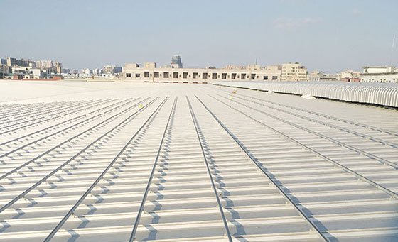 powerwayen's tweet photo. 保威又一个彩钢瓦屋顶项目开工建设，近日，保威新能源又承接一个彩钢瓦屋顶项目，该项目于今年11月份开工建设。
项目建设地点位于佛山市三水工业园区，该彩钢瓦项目总共分为三个屋面区，每个屋面装机容量都在600KW左右，合计约2WMp.....https://t.co/b3YHbyz57m https://t.co/8EsHrkzrsh