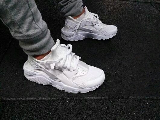won94012988's tweet photo. Nike Air Huarache (White): $99.95 (https://t.co/bnc42Z6iUa) https://t.co/ME06LPS55T