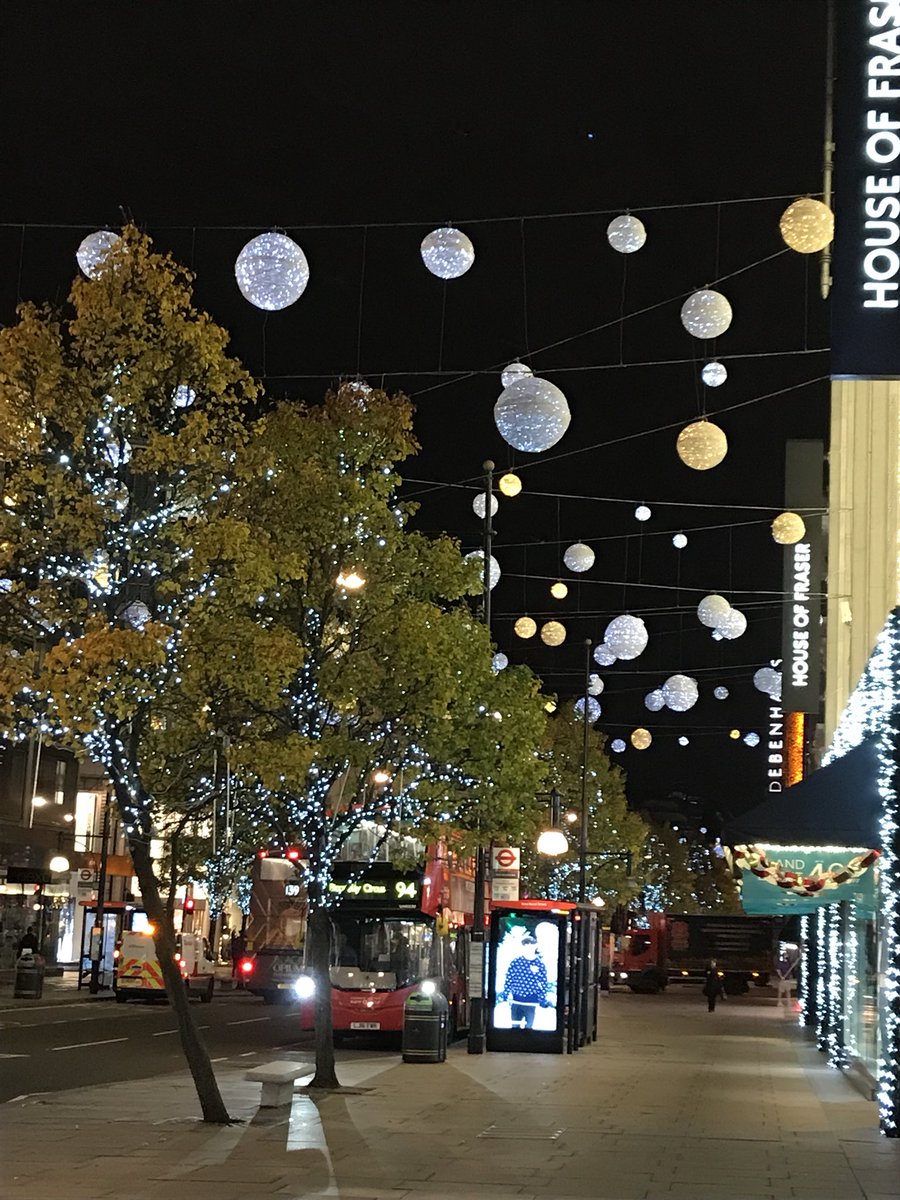 3WayDisplays's tweet photo. An early meeting in London today and now feeling festive! #London #christmaslights #Christmas2017 https://t.co/cV8xysQPbG