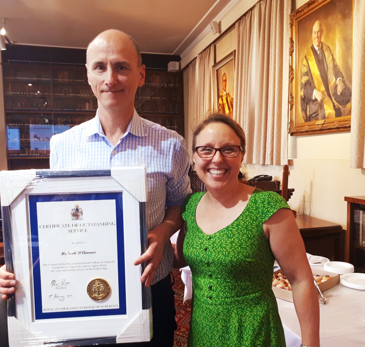 Elle_web's tweet photo. Congratulations to immediate EMST past chair, Scott D'amours, for his amazing contribution over the last ten years #emst #traumacommunity #mededu #leadership #WellDeserved @RACSurgeons https://t.co/2KEmJiO1MK