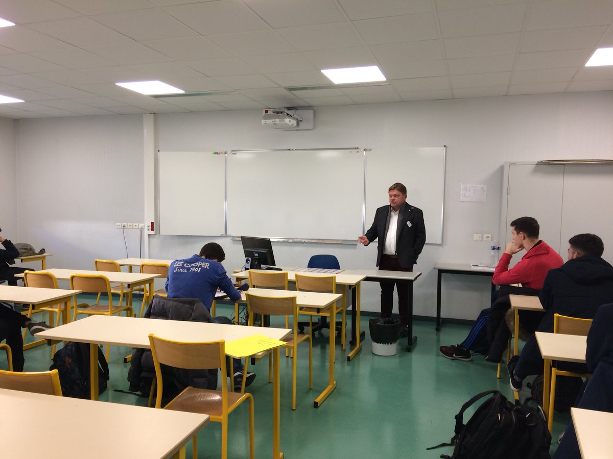 MedefAin's tweet photo. #SEE2017 . Les terminales STi2D du lycée Arbez Carme rencontrent les DG des entreprises de La Plastics vallée . Des échanges sur l avenir et leurs avenirs #metiers  #avenir #ambition @MIHB01  #infiplast #S2E  #adduxi https://t.co/ilDTnKiZXF