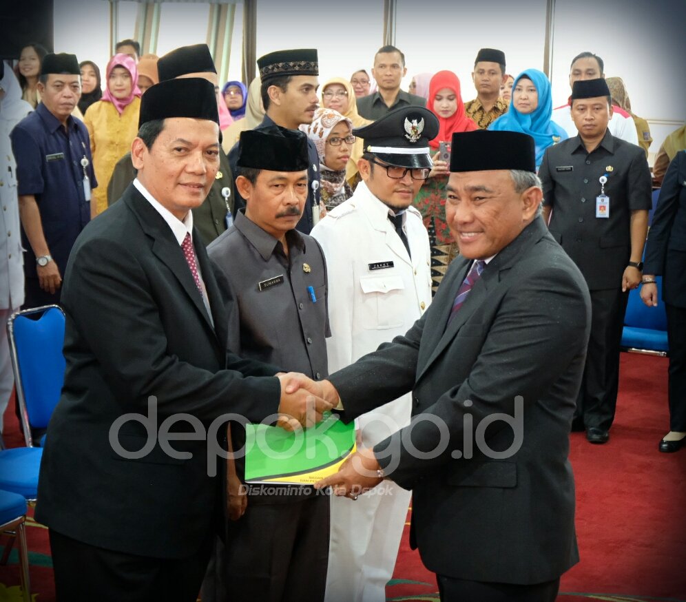 Wali Kota Depok, <a href="/IdrisAShomad/">Mohammad Idris</a>  melantik sejumlah pejabat eselon II, III, dan IV di lingkungan Pemerintahan Kota Depok (21/11/2017).