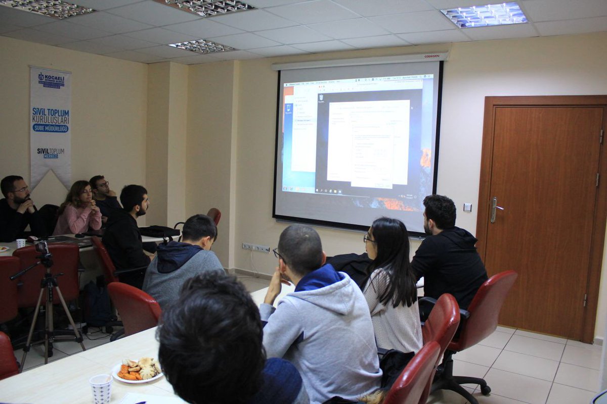 ieeekoucs's tweet photo. F5 Days etkinliğimizde Beytullah İyigün @beytullahiyigun eğitmenliğinde yapılan Active Directory eğitimimizden kareler!
21 Kasım 2017 #F5days https://t.co/A1kkj8BRqD