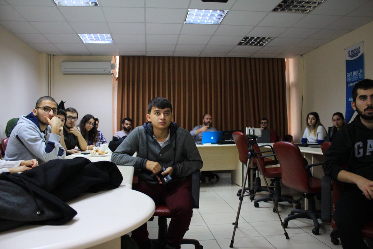 ieeekoucs's tweet photo. F5 Days etkinliğimizde Beytullah İyigün @beytullahiyigun eğitmenliğinde yapılan Active Directory eğitimimizden kareler!
21 Kasım 2017 #F5days https://t.co/A1kkj8BRqD
