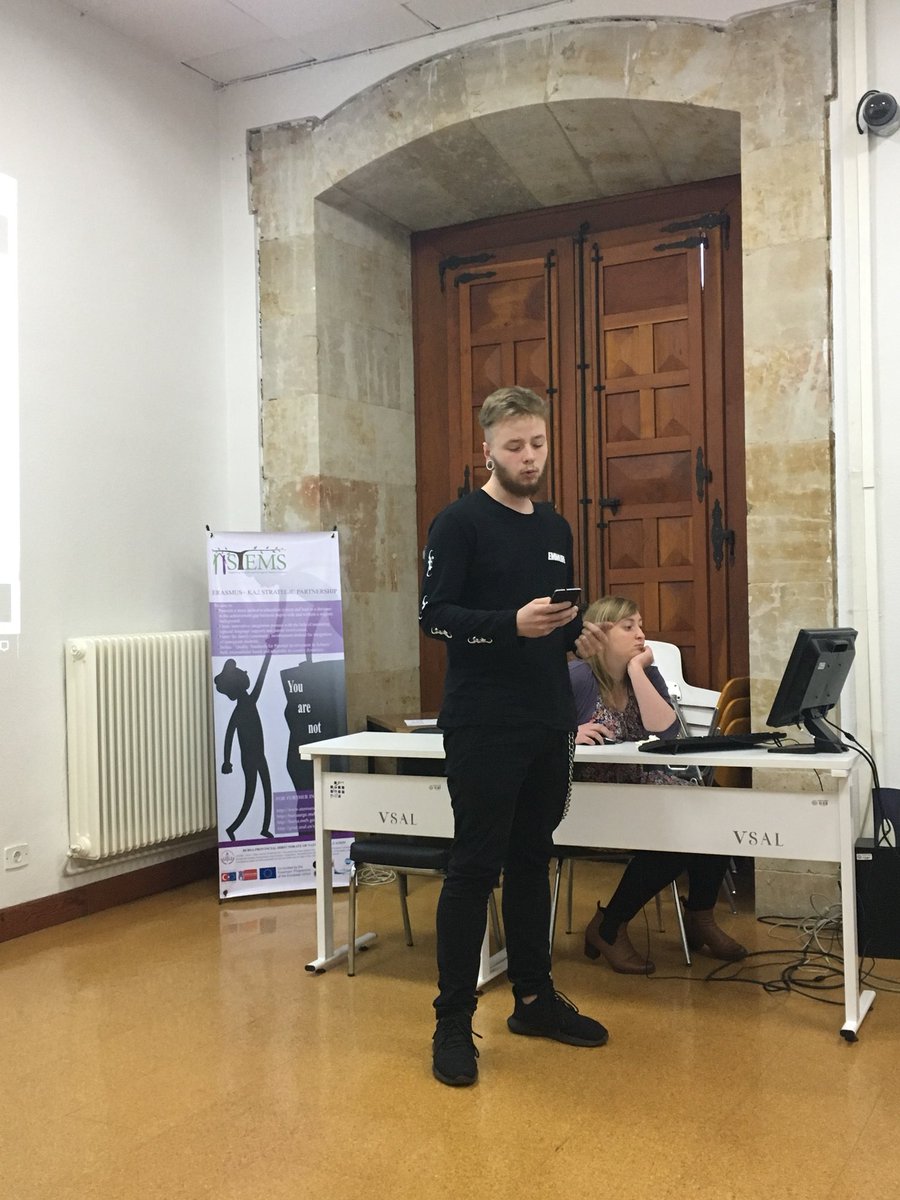 IUCE_USAL's tweet photo. Durante toda la semana profesores de Europa y Turquía estarán en el IUCE aprendiendo sobre apoyar a los inmigrantes en los institutos #STEMSProject https://t.co/95Almvv64X
