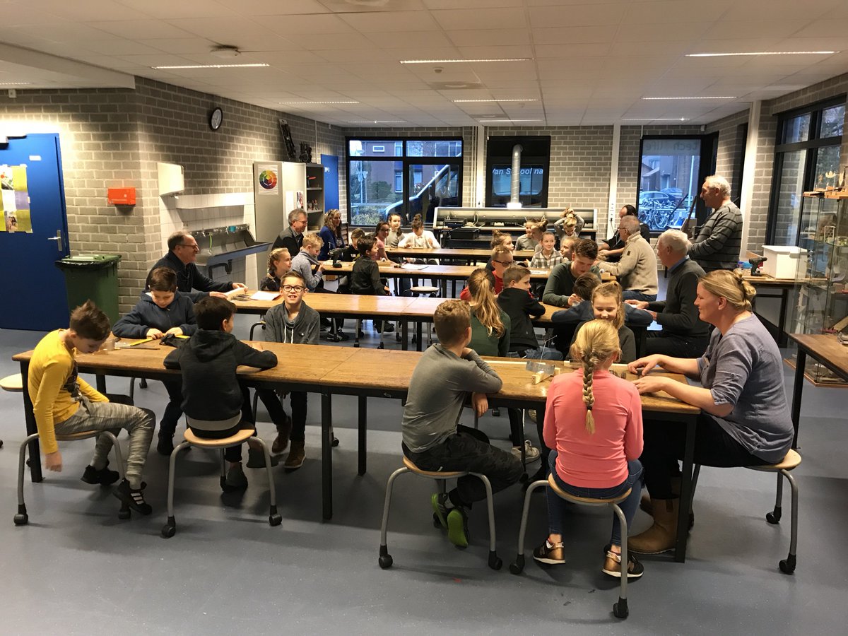 dejozefschool's tweet photo. Met groep 7 op bezoek bij Tech4life https://t.co/mOJZ4E5HFs