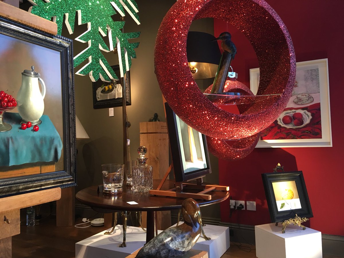 CallaghansArt's tweet photo. Christmas has arrived at #Callaghans 🎁🎉 A little sneak preview of this years windows ! #teamcallaghan #christmas #displays #artgallery #Shrewsbury https://t.co/Ki4BPZqduQ