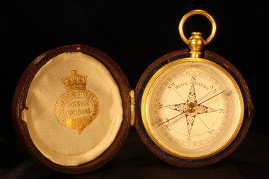 KateFraserRows's tweet photo. This amazingly clever gilt brass Ross pocket compass c1880 not only shows the cardinals and intercardinals, but it tells you in which direction lies London!... #dickwhittington #pocketcompass https://t.co/Fy8I2krmlk https://t.co/smf1fXDmG8