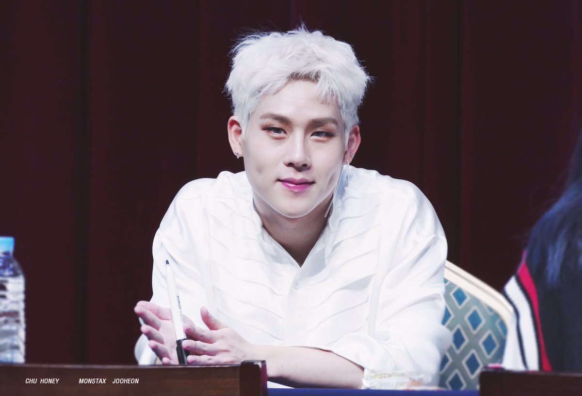 171110 예판 

좋아해 ♡ つ⋅⌄⋅)づ⌁⌁⌁❤︎⌁⌁⌁⋆

#MONSTA_X #몬스타엑스 #주헌 #JOOHEON <a href="/OfficialMonstaX/">몬스타엑스_MONSTA X</a>
