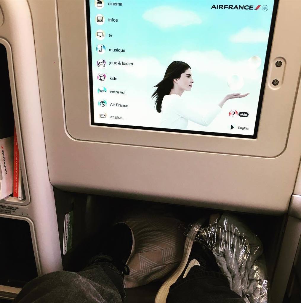 JoachimGarraud's tweet image. Merci @airfrance pour prendre soin des DJ Francais 🇫🇷🙏👽👍👾🛩 #AF66 #CDG-LAX. Thank you @airfrance for taking care of old French DJ ; ) ift.tt/2Ajly5r