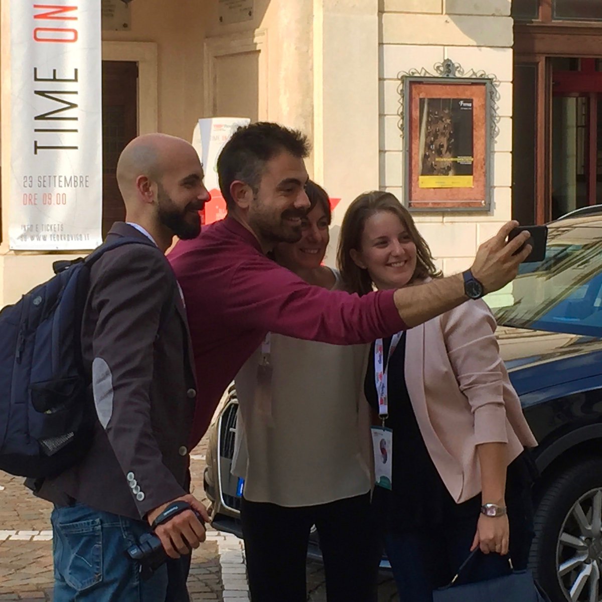 lapiumabluita's tweet photo. Quello che noi oggi chiamiamo #tradizione, i nostri nonni chiamavano #innovazione. 🚜#Selfie con l'imprenditrice agricola 2.0 Deborah @dPiovan, subito dopo il suo TEDx talk "Gli #agricoltori innovano per tradizione" al @TEDxRovigo 2017 #TimeOnMars. #lapiumablu #spiccareilvolo https://t.co/aGOYD7rmsn