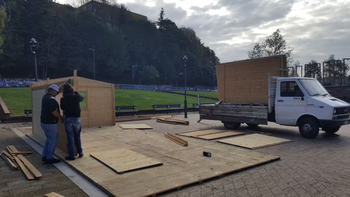 Luci_Irno's tweet photo. Iniziato il montaggio delle casette per il #villaggiodiBabboNatale #staytuned https://t.co/eQo7qISoZf
