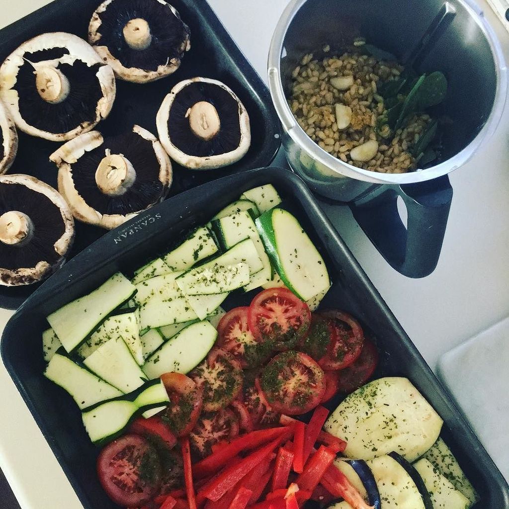 NatalieWoodman_'s tweet photo. #realfoodrealquick is my motto ๐
.
Dinner...Portobello Veggie Lasagne Stack with Basil Pesto. 5-mins to cut everything up, 25-mins to roast, blitz the pesto, assemble & done. .
Doesnโt get much easier than this. And my beneficial gut flora and the faโฆ https://t.co/LBrNmFT4E3 https://t.co/Tv5FBfS1l7