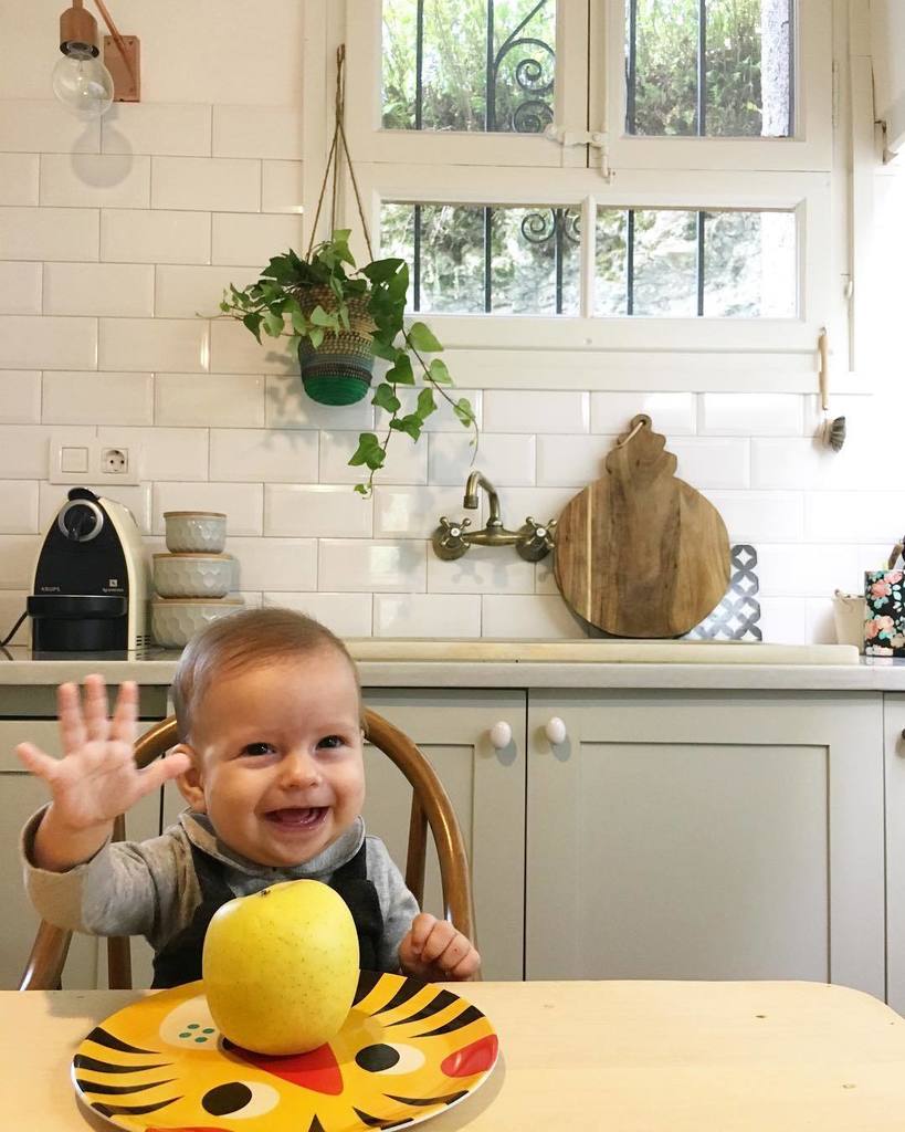 kmfamilyes's tweet photo. Buenos dias! Empezamos con mucha energia 🍏🍌🍊 #kmfamilyshop #babystuff #ommdesign #melaminplates #mallorca299 #bruc150 #barcelona https://t.co/IurQceVOxR