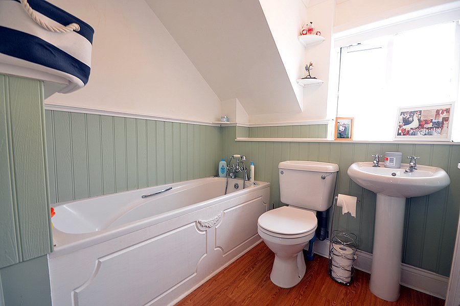 Samuels Estate Agent tweet media