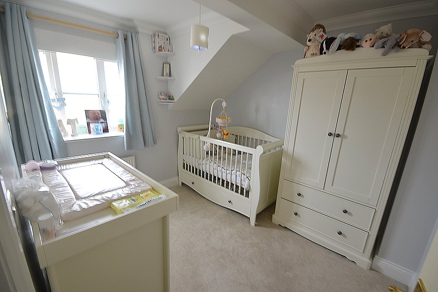 rightmove.co.uk/property-for-s…