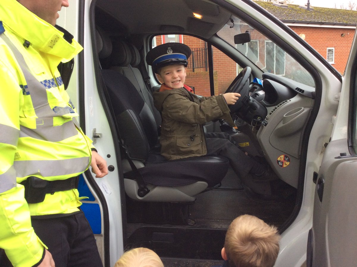 BarleySchool's tweet photo. The Owl class enjoyed a visit from PC Chris Brabrook yesterday.  The got to have a sit in the car and sound the siren! https://t.co/RGgVkgGFgK