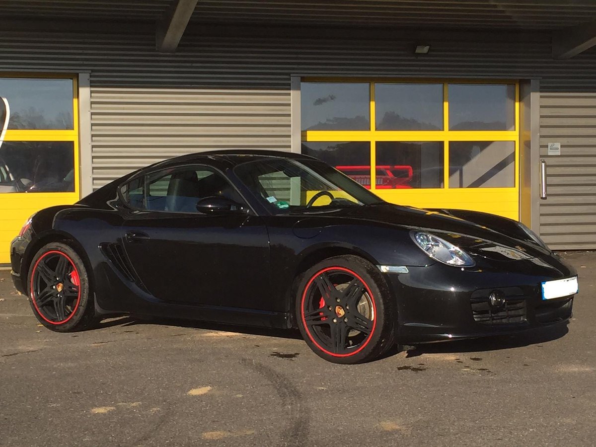 Teampilotage's tweet photo. Chose promise, chose due..
Voici enfin la surprise dévoilée!
2 petites nouvelles au Paddock 42:
Porsche Cayman S et Ferrari 360 Modena.
Possibilité de les piloter, bons cadeaux etc, plus d'infos sur https://t.co/eWnYWBbcX2 #boncadeaux #paddock42 #Porsche #CaymanS #Ferrari #Modena https://t.co/Tmc09m87qa