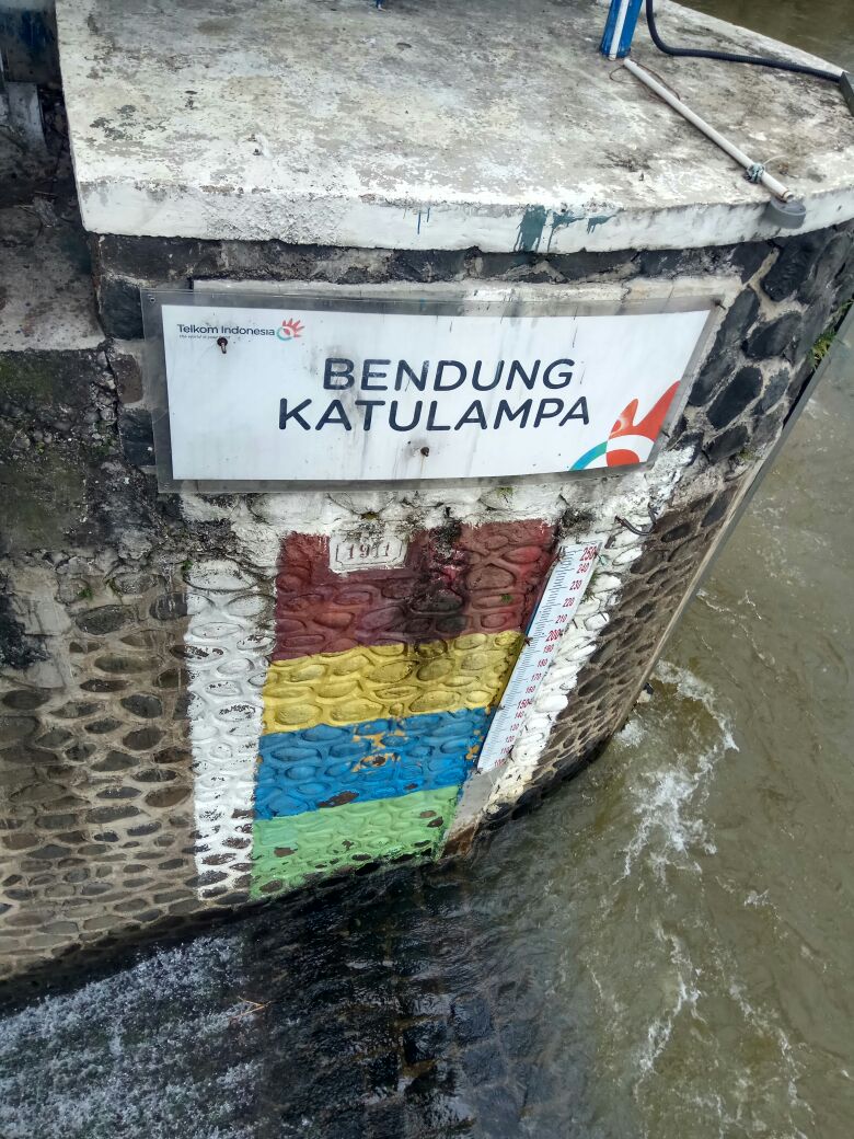 BPBDJakarta's tweet image. Bendung Katulampa Jebol???!!!! Dapat Dipastikan Itu HOAX bpbd.jakarta.go.id/news/detail/16… (Foto: Kondisi Bendung Katulampa. Selasa, 21/11/2017, Pkl 16.00 WIB)