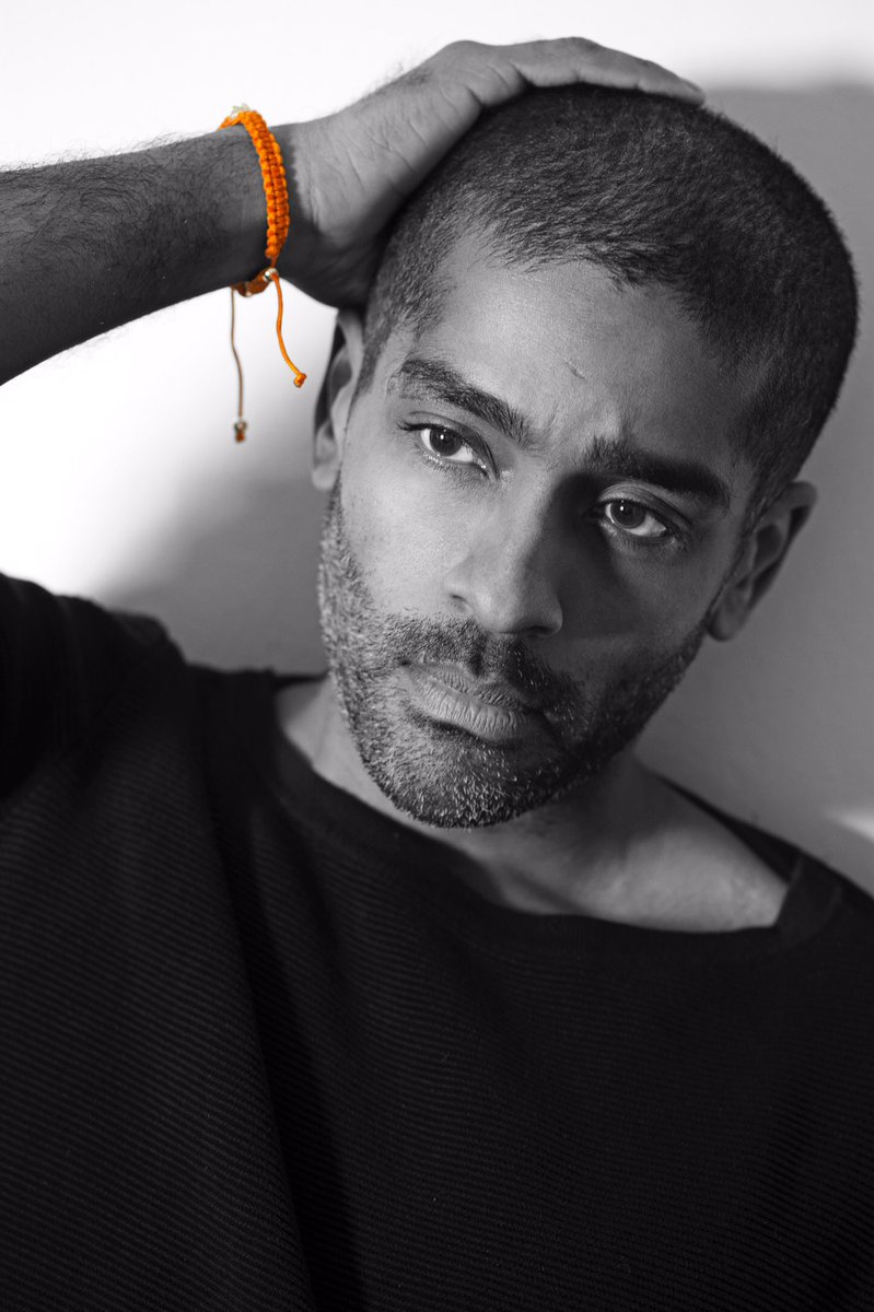 UNWOMENSweden's tweet photo. Skådespelaren @alexanderkarim stöttar UN Womens arbete för att avskaffa våldet mot kvinnor och flickor. Här iklädd ett orange @onebracelet inför Orange Day den 25 november. #OrangeDay
📷 #andreasvongegerfelt https://t.co/m2wlm9hiVl