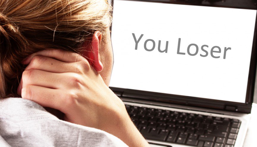 elpais_tec's tweet image. "Cuando los abusadores se meten en tu casa por la red":
Si aún hay gobernantes y empresas que no se toman en serio el acoso a las mujeres en su entorno, cuánto tiempo tendrá que pasar para que se preocupen por los que se producen por Internet. 
elpais.com/tecnologia/201…