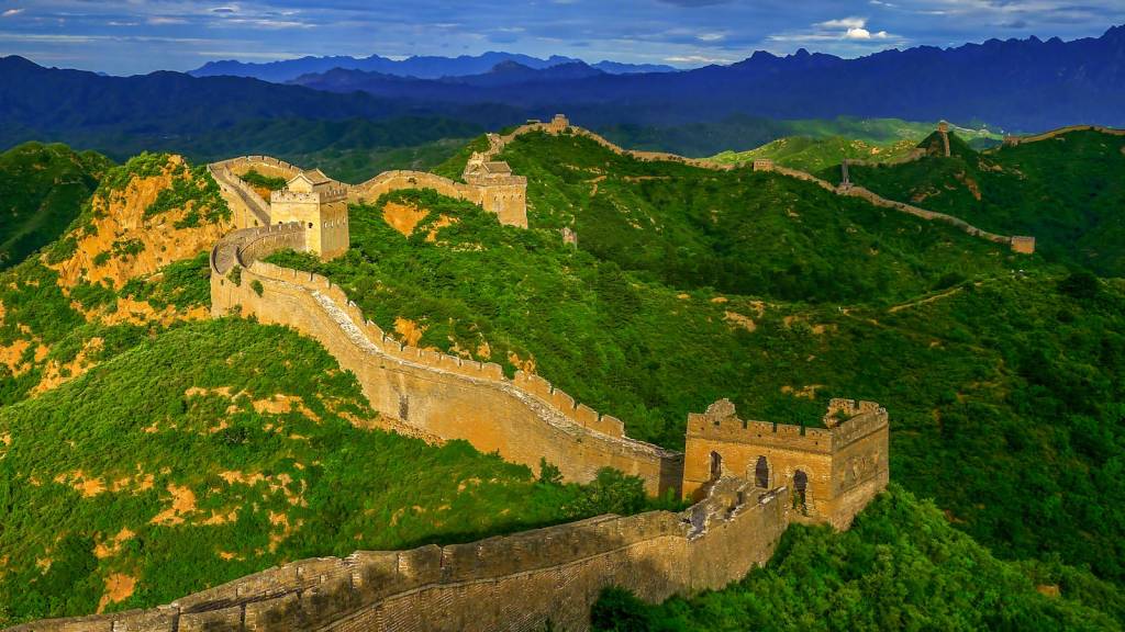 GennaCollins_'s tweet photo. Trekking the Great Wall of China: An Ode to Morris Collins https://t.co/MnOlzaQNH6 https://t.co/gVGlGWGazp