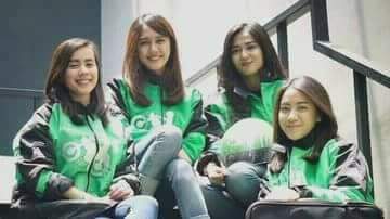 DramaGojek's tweet photo. Mau mimini kenalin ke lady gojek ini?? Yuk ikut aksi #savedrivergojek kita kamis besok 🤳👌
#tibaTibaLangsungDijapriGoJombs 😁 https://t.co/Gx4bwknMyy