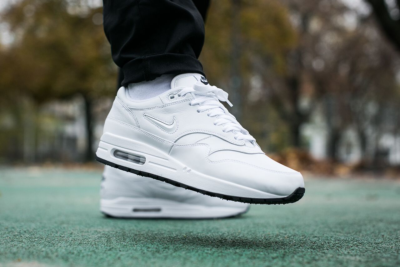 worldbox on Twitter: "Nike Air Max 1 Premium SC Jewel "White" Buy now:  https://t.co/II4TofmtTK #nike #airmax #airmaxalways #snkrhds #solenation  #sneakerfreak #niketalk #womft #hypebeast #highsnobiety #sneakers  https://t.co/nNrD1w9X3m" / Twitter