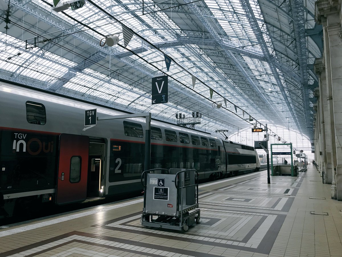 MSoumagnac's tweet photo. En route vers #Paris pour échanger sur le travail de demain à @RevolutionatW et faire découvrir la solution @CinquiemdeCouv ! #startup #innovation https://t.co/PJ1e5N7a63