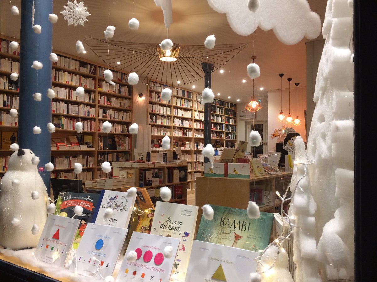 Comme1orange's tweet photo. Pour vos cadeaux de Noël, pensez à des livres ! Venez découvrir la belle sélection de Comme une orange ! https://t.co/Xlf4TEsQOI
