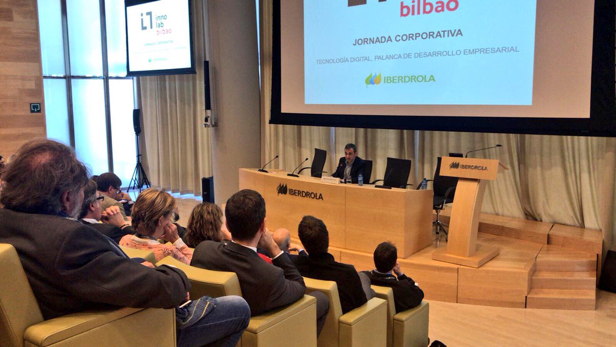 InnolabBilbao's tweet photo. •Agustín Zubillaga, (Investigador en Orchestra Economía Digital @orkestra); El avance en la #tecnología digital del Pais Vasco es bueno, sobre todo en el nivel empresarial con respecto a niveles Europeos

#ILB17 https://t.co/b755AWZNFv